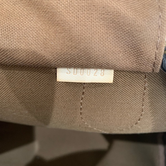 Louis Vuitton Montorgueil - Picture 7 of 10